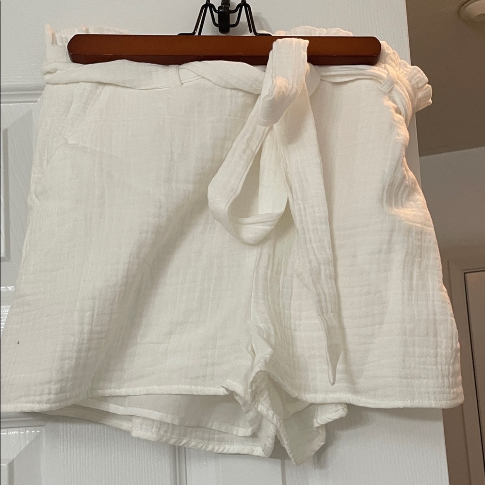 White Women's Shorts